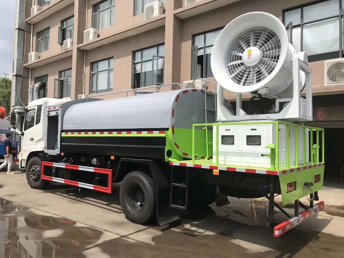 東風(fēng)天錦8-12方多功能抑塵車圖片