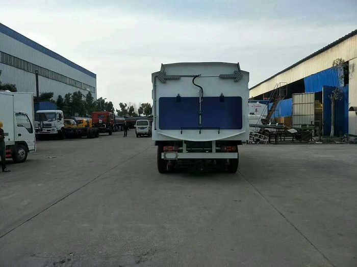 東風天錦掃路車圖片