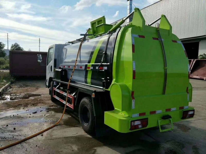 江鈴4.5方餐廚垃圾車