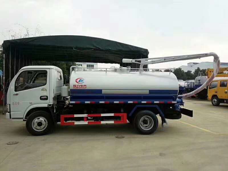 東風(fēng)小多利卡5方吸糞車