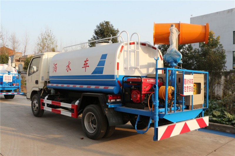 東風(fēng)多利卡（3方）綠化噴灑車圖片