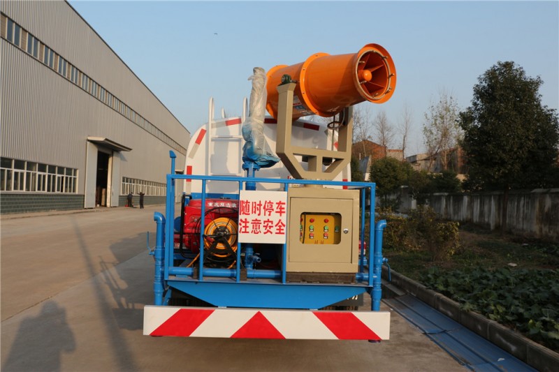 東風(fēng)多利卡（3方）綠化噴灑車圖片