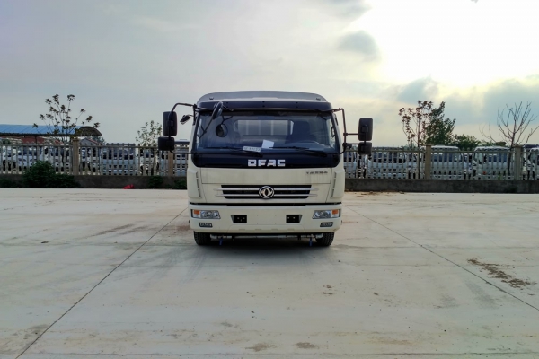 東風(fēng)大多利卡抑塵車(方形6.5噸、30-50米霧炮、單排駕駛室)