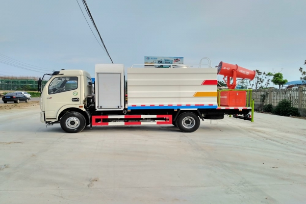 東風(fēng)大多利卡抑塵車(方形6.5噸、30-50米霧炮、單排駕駛室)圖片