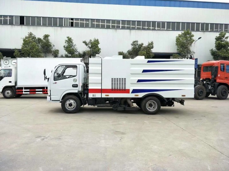 東風(fēng)小多利卡5方吸塵車