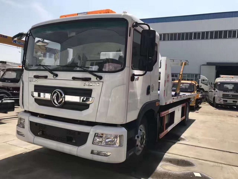 東風(fēng)D9一拖三清障車