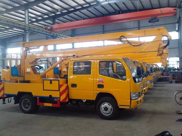 東風(fēng)多利卡雙排14米高空作業(yè)車圖片