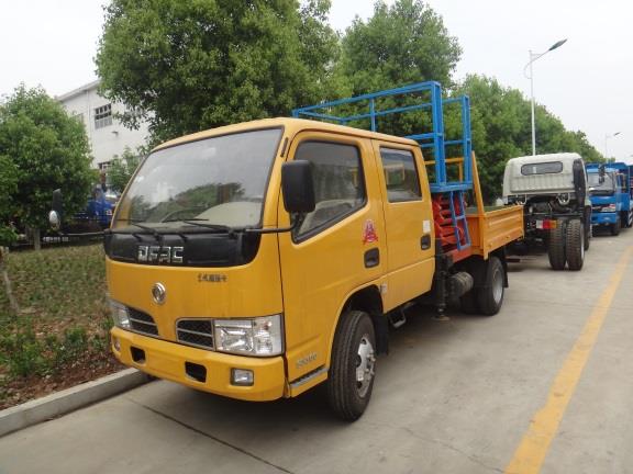 東風雙排座8-10米平臺升降高空作業車圖片