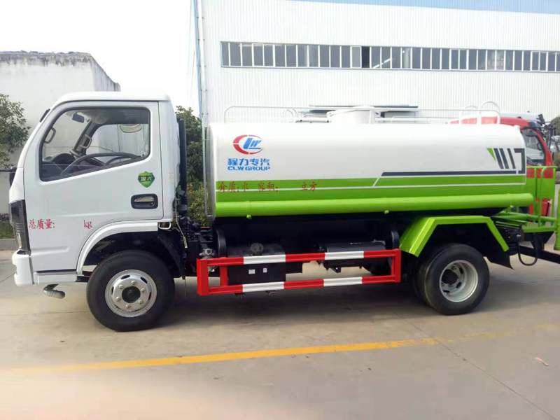 國(guó)六東風(fēng)5噸灑水車圖片