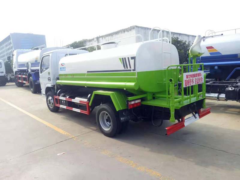 國(guó)六東風(fēng)5噸灑水車圖片